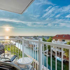 Hotel Fairfield & By Marriott Ocean, Ocean City