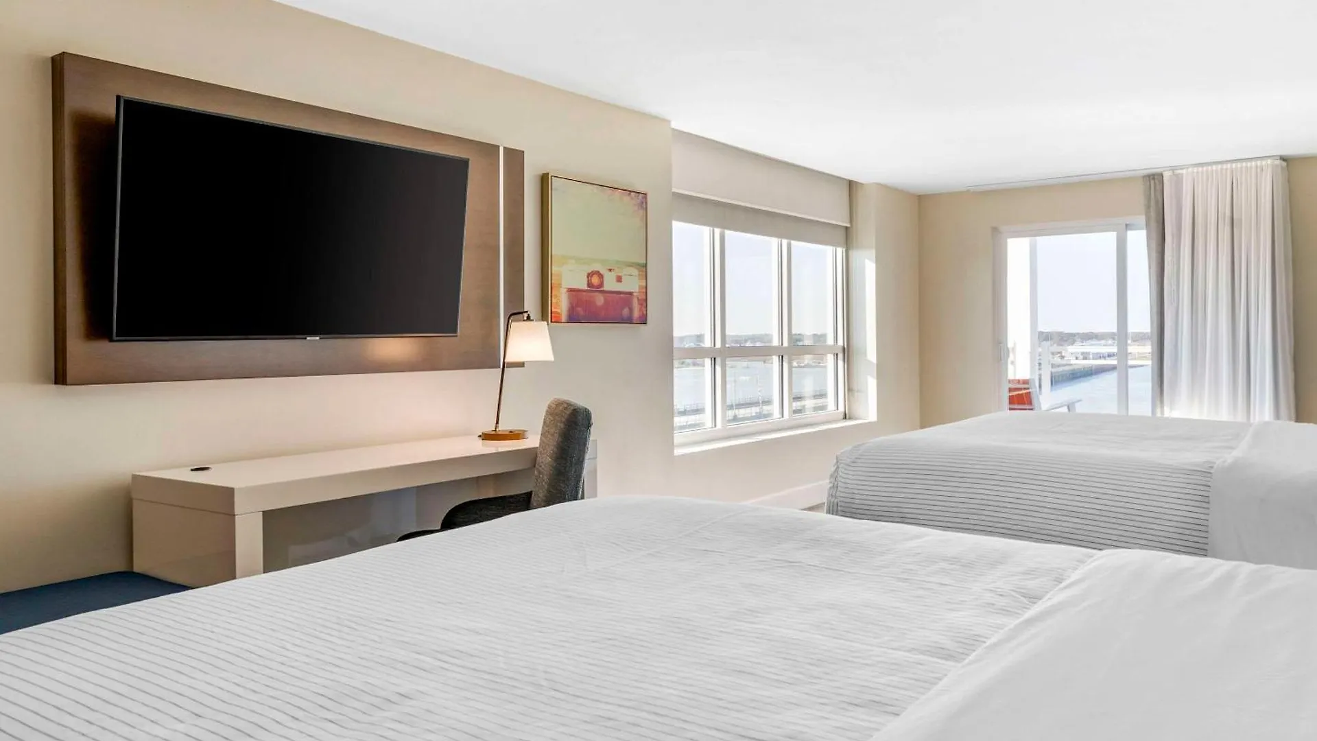 Cambria Hotel Ocean City - Bayfront 3*,