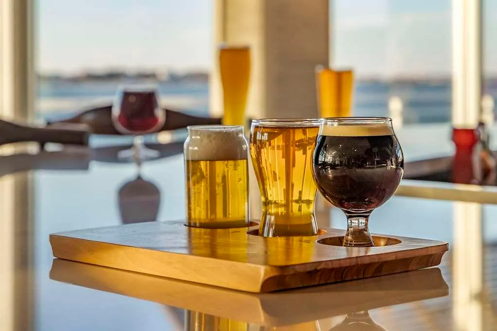 Cambria Hotel Ocean City - Bayfront 3*,